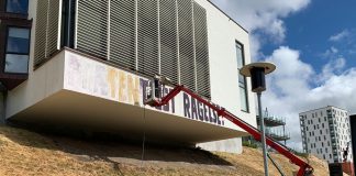 Signalement frigivet af to formodede gerningsmænd bag hærværk i Hjørring