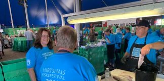 Fornøjede frivillige og forrygende travlhed hos Hirtshals Fiskefestival