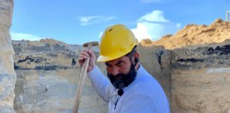 Murermesteren tager nu selv fat med skovlen ved Rubjerg Knude