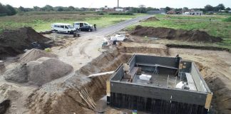 Asfalten er knap tør før første hus er på vej op i Vrå