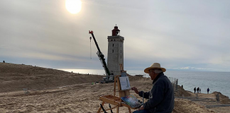 Kunstmaler har fra samme vinkel i 40 år malet Rubjerg Knude Fyr