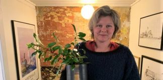 Joan har succes med de smukke jubilæumsvaser