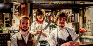 Sønnerne glæder sig på Tannishus