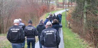 De Grå Mænd i Bjergby fik besøg fra Djævleøen