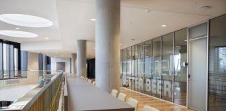 Glaseksperten i Hjørring producerer 248 specialdøre til Carlsberg