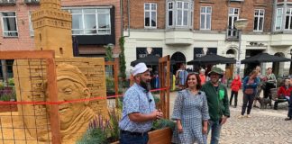 Sandskulptur af Rubjerg Knude Fyr indviet af Murer Kjeld