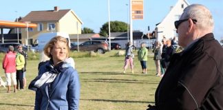 Stilfærdig opbakning og markant protest på Stoltzes Plads