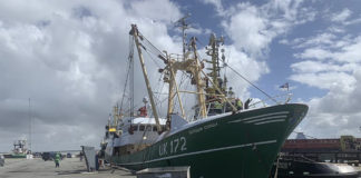 Bomtrawler ved kaj i Thyborøn