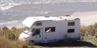 Sæ’t ikke æ kampingswogn for tæt o æ kan’ter